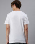 T-shirt stylé pour hommes : fabriqué en coton bio léger de 140 g, ce t-shirt souligne parfaitement le corps. Le col fin et l'élégante matière slub lui confèrent une touche particulière.